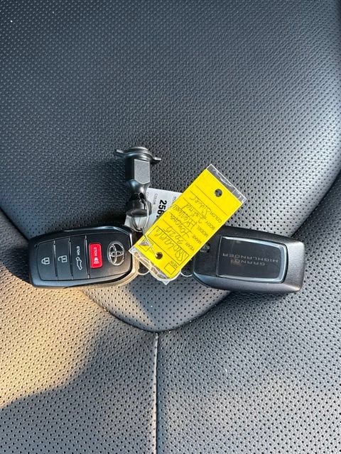 Used 2025 Toyota Grand Highlander AWD image 12