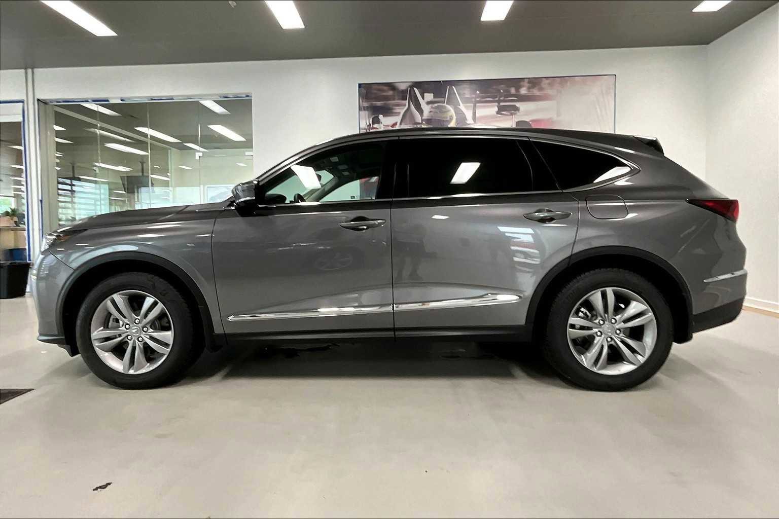 New 2025 Acura MDX SH-AWD image 3