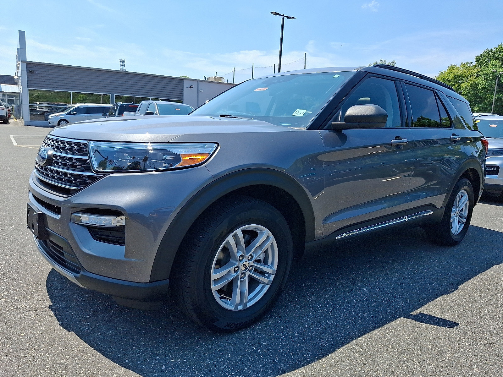 Certified 2022 Ford Explorer XLT w/ Equipment Group 202A image 5