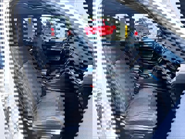 Used 2022 Jeep Grand Cherokee Laredo w/ Luxury Tech Group I AWD/4WD image 7