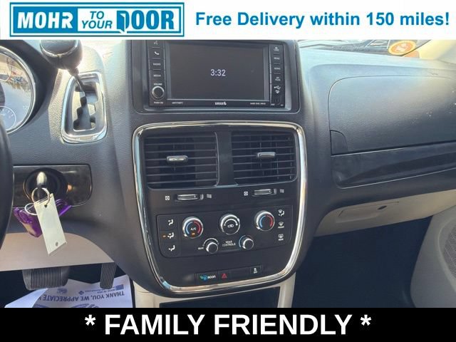 Used 2018 Dodge Grand Caravan SE w/ UConnect Hands-Free Group FWD image 22