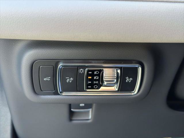 Used 2025 Lincoln Nautilus Premier w/ Equipment Group 102A AWD/4WD image 22