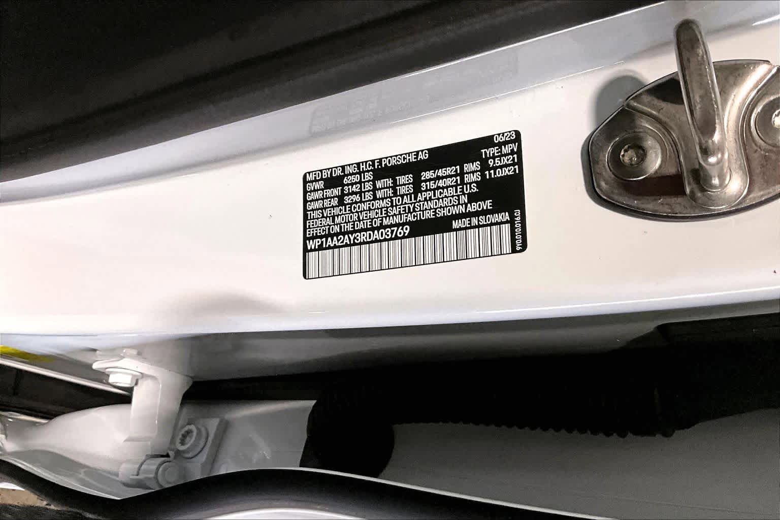 Used 2024 Porsche Cayenne AWD/4WD image 30