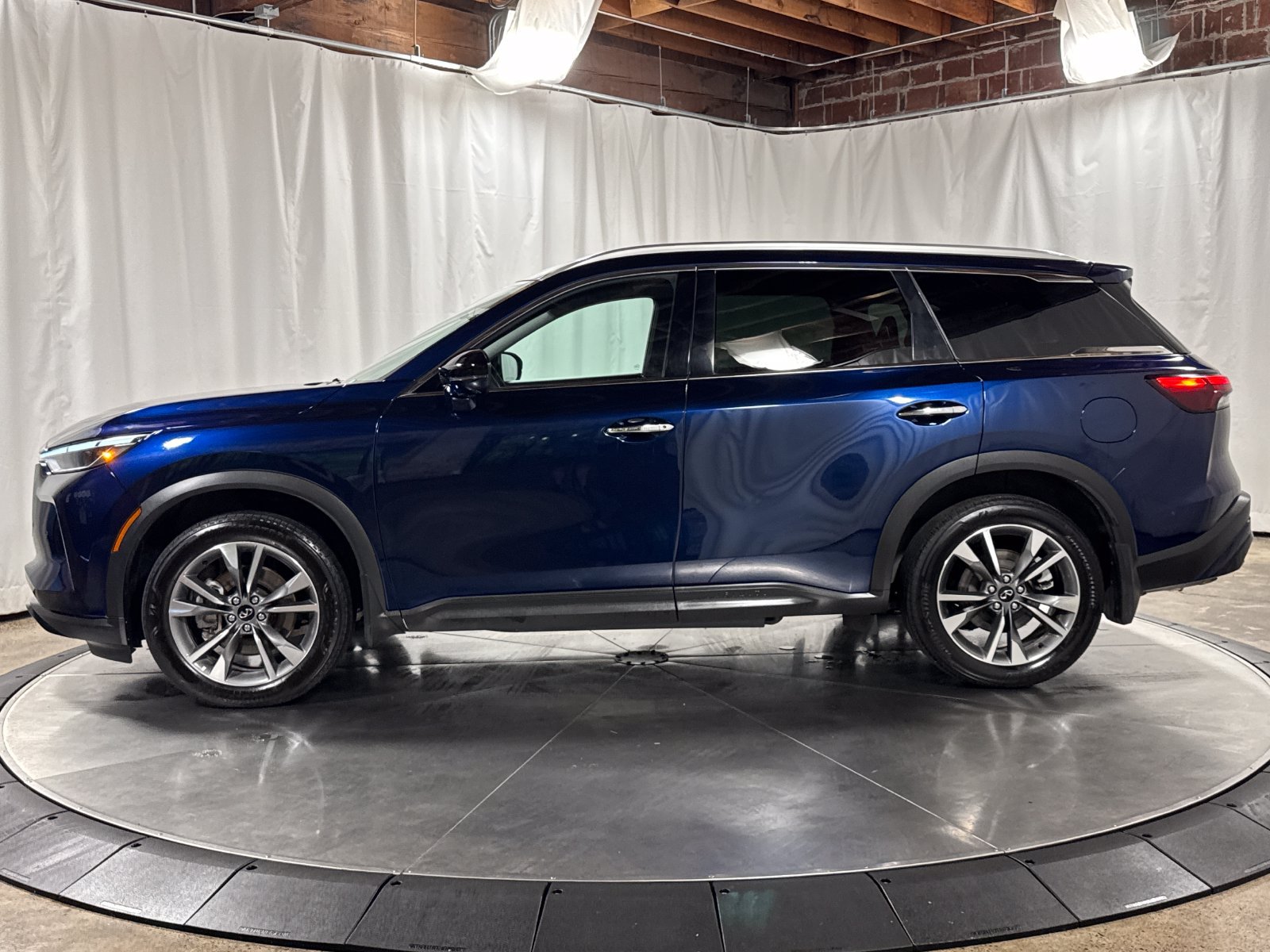 Used 2025 INFINITI QX60 Luxe AWD/4WD image 8