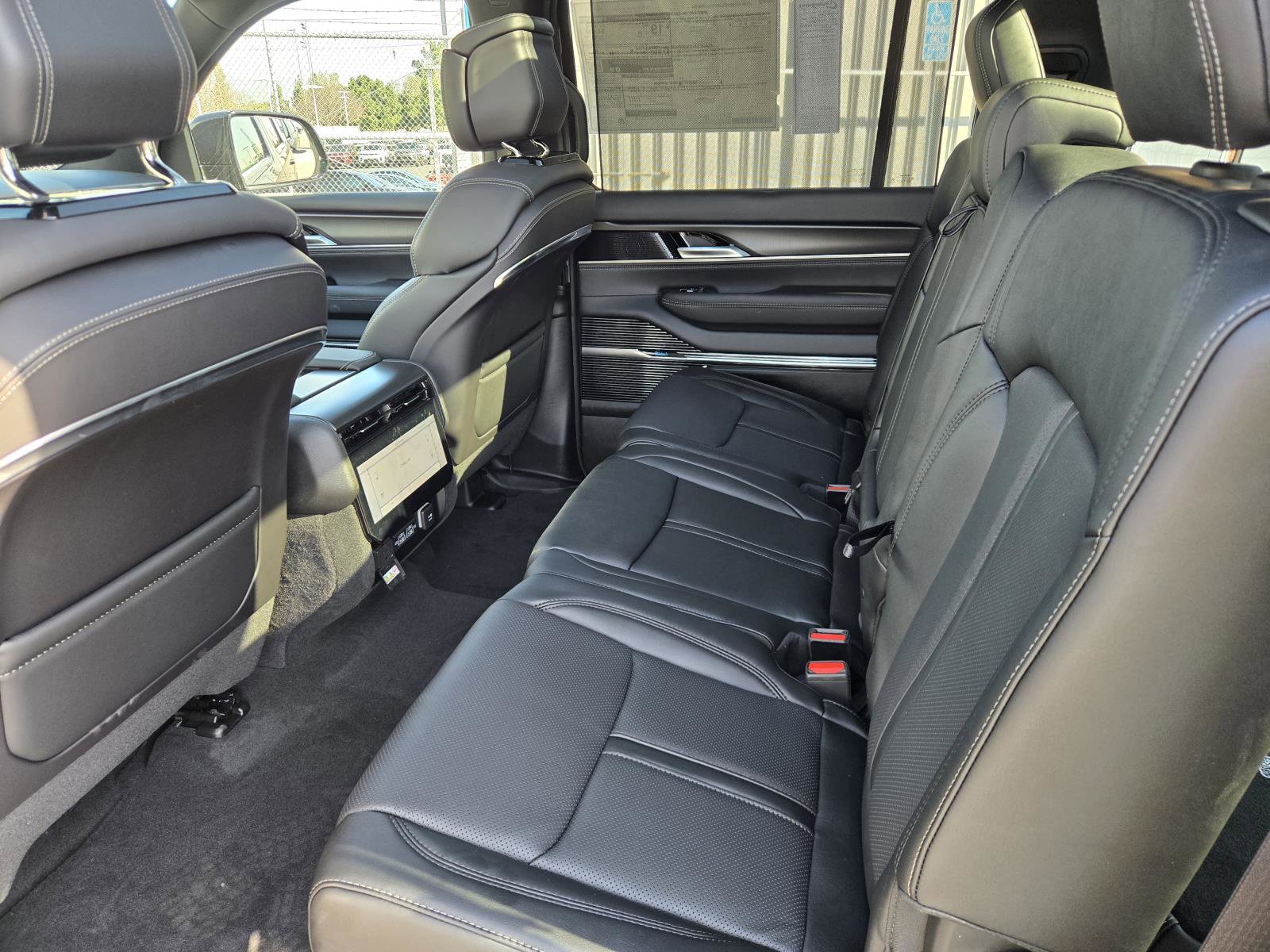 New 2026 Jeep Grand Wagoneer Summit w/ Premium Group III image 27
