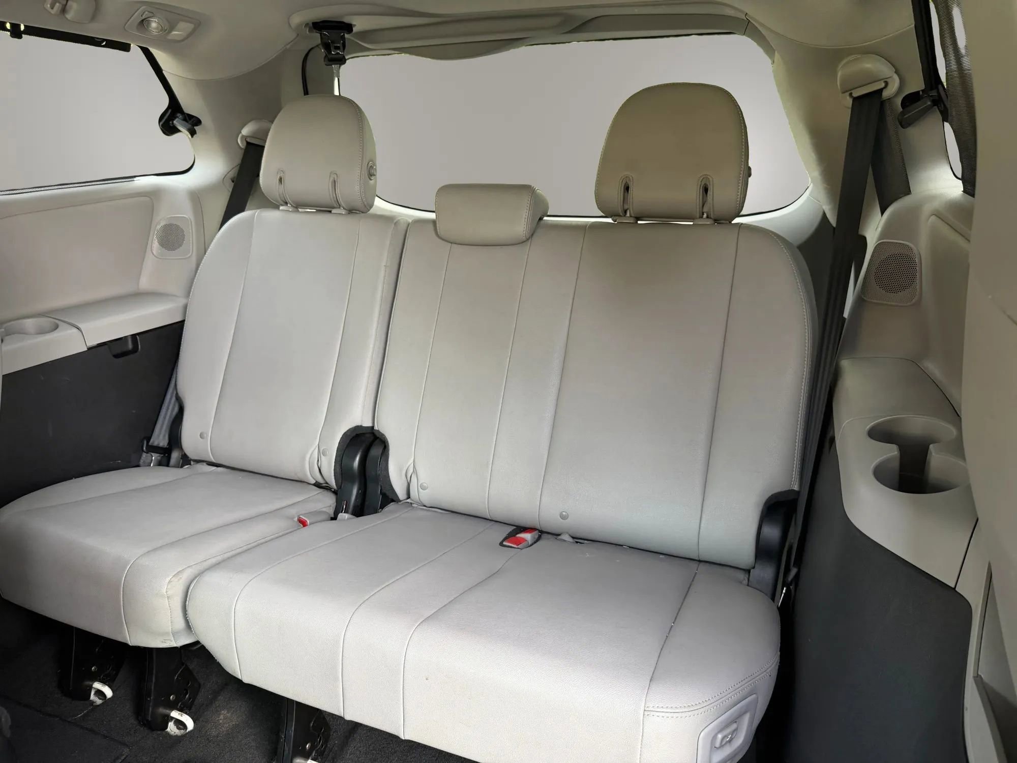 Used 2018 Toyota Sienna Limited Premium image 40