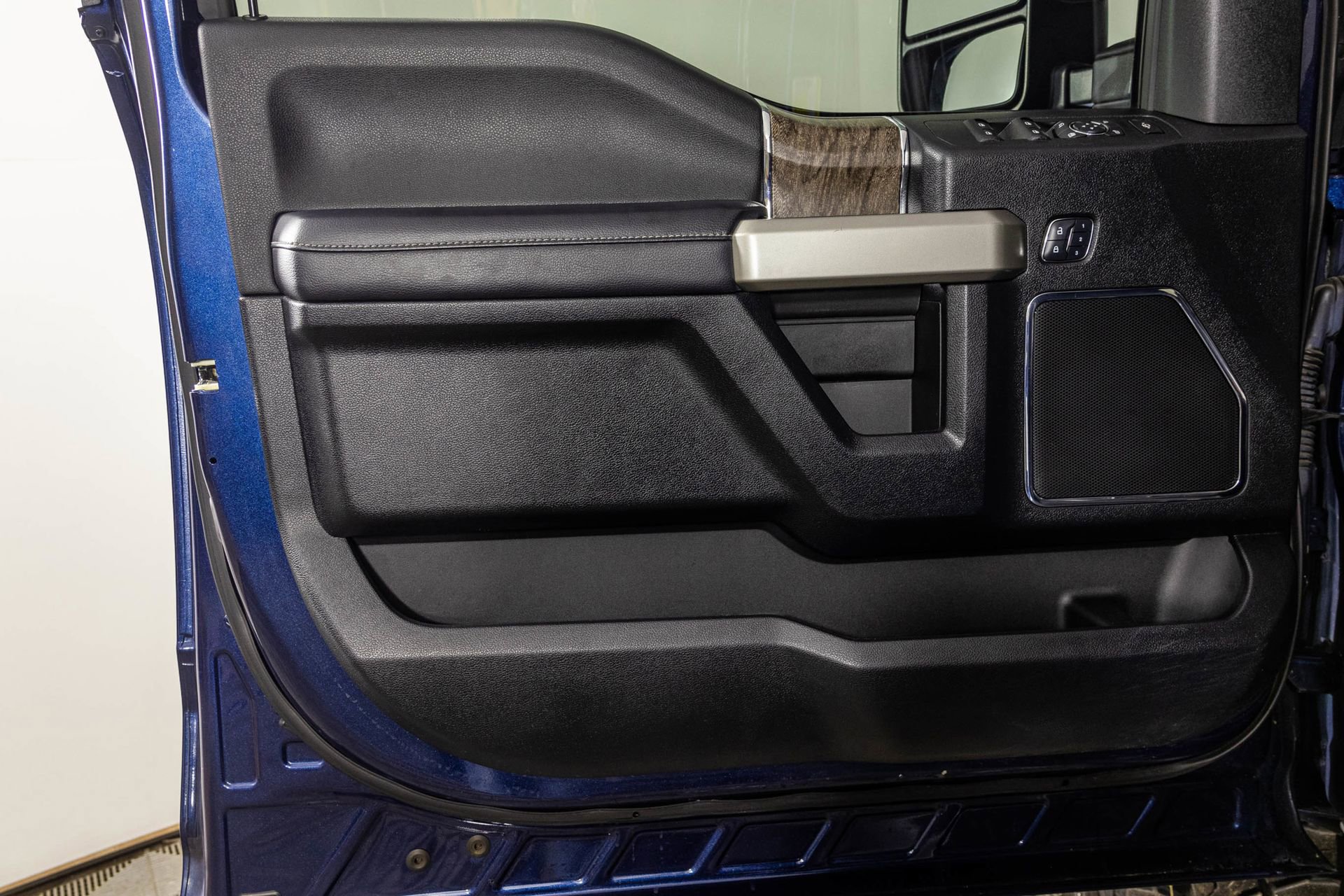 Used 2018 Ford F250 Lariat w/ Chrome Package image 35