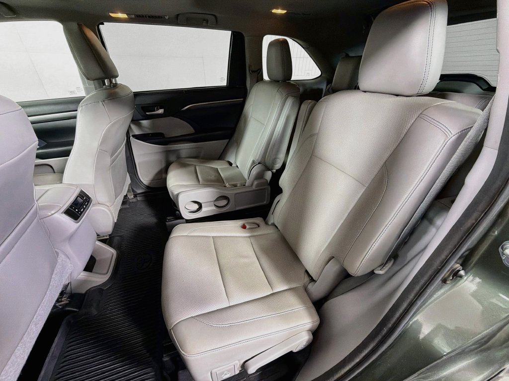 Used 2018 Toyota Highlander Limited AWD/4WD image 19