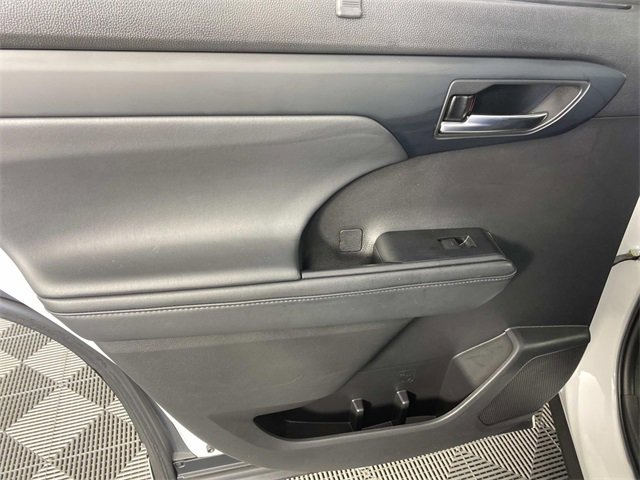 Used 2022 Toyota Highlander XLE image 29