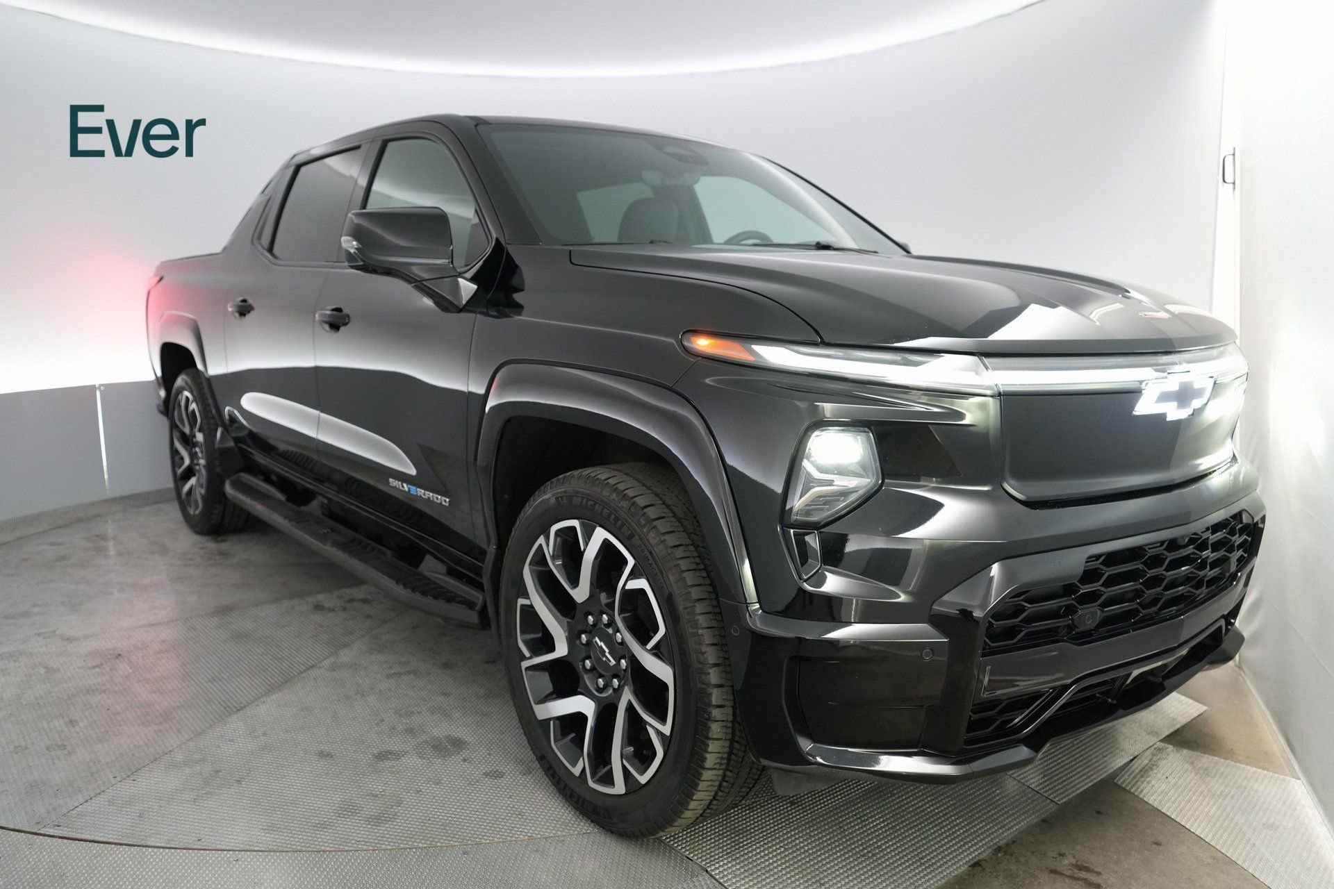 Used 2024 Chevrolet Silverado EV RST image 2