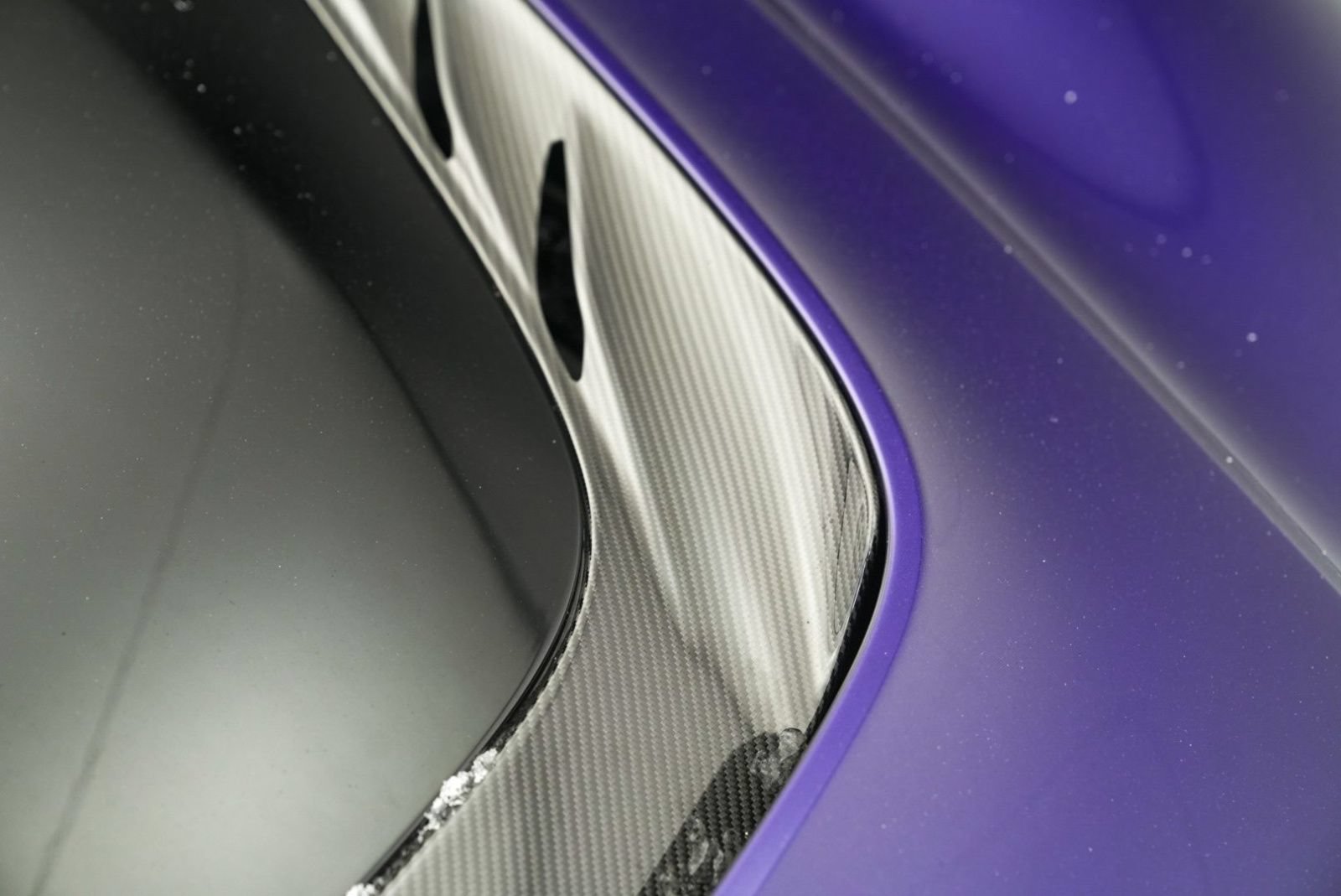 Used 2023 Aston Martin DBS Coupe RWD image 4