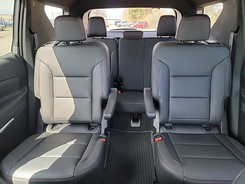 New 2026 Chevrolet Traverse Z71 w/ LPO, Floor Liner Package AWD/4WD image 11