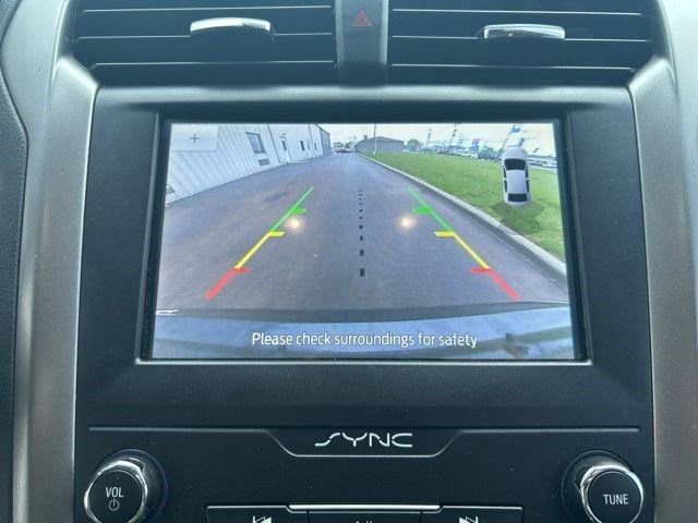 Used 2020 Ford Fusion SE FWD image 25
