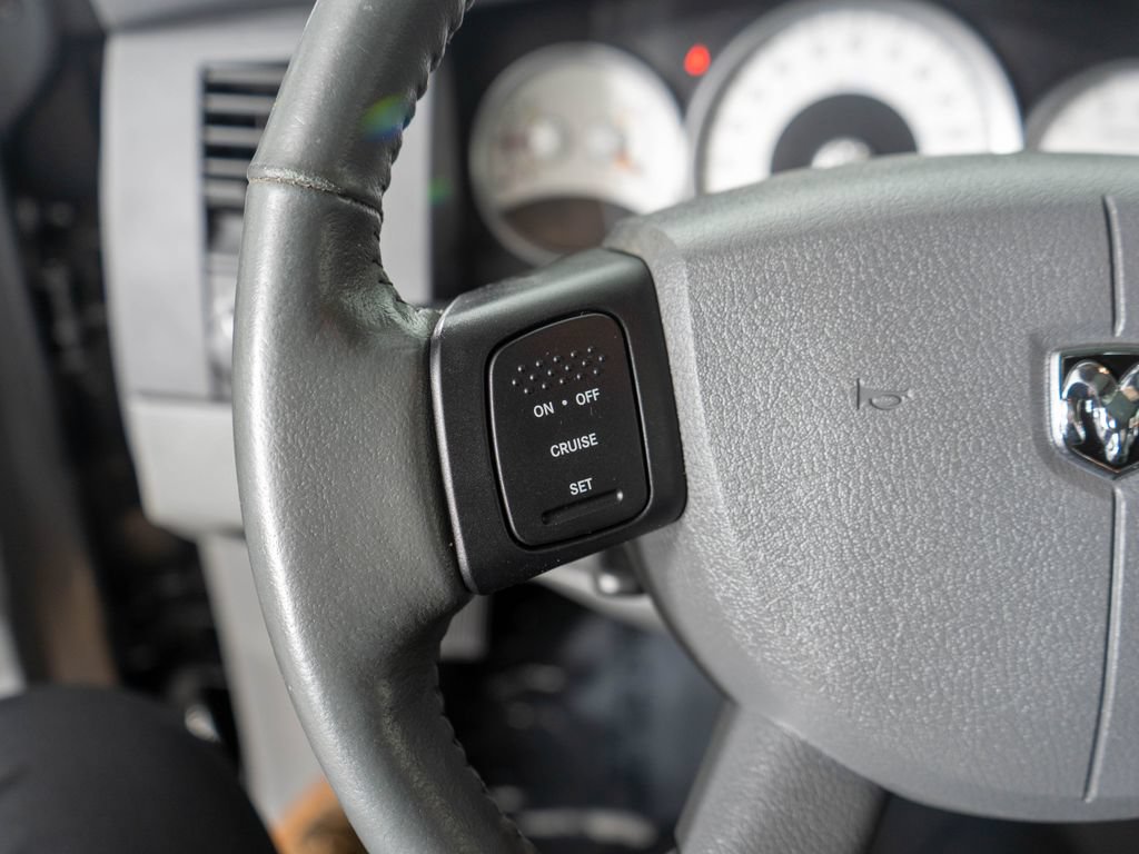 Used 2005 Dodge Durango Limited w/ Trailer Tow Group RWD image 17