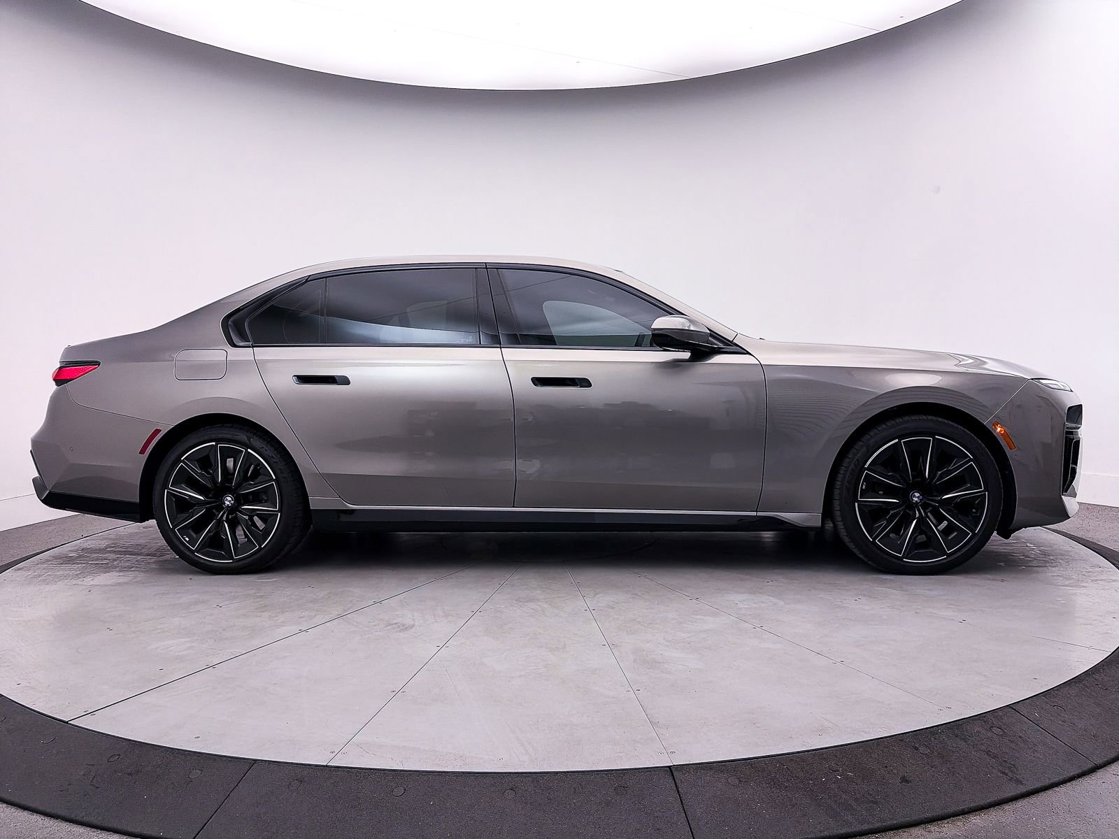 Used 2024 BMW 760i xDrive AWD/4WD image 51