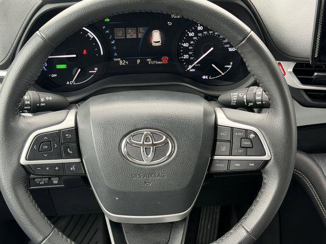 Certified 2025 Toyota Sienna XLE FWD image 11