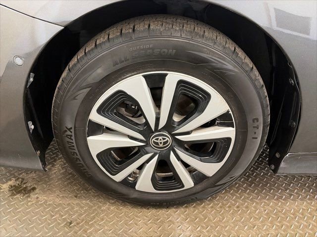 Used 2017 Toyota Prius Prime Advanced w/ Carpet Mat Package image 36