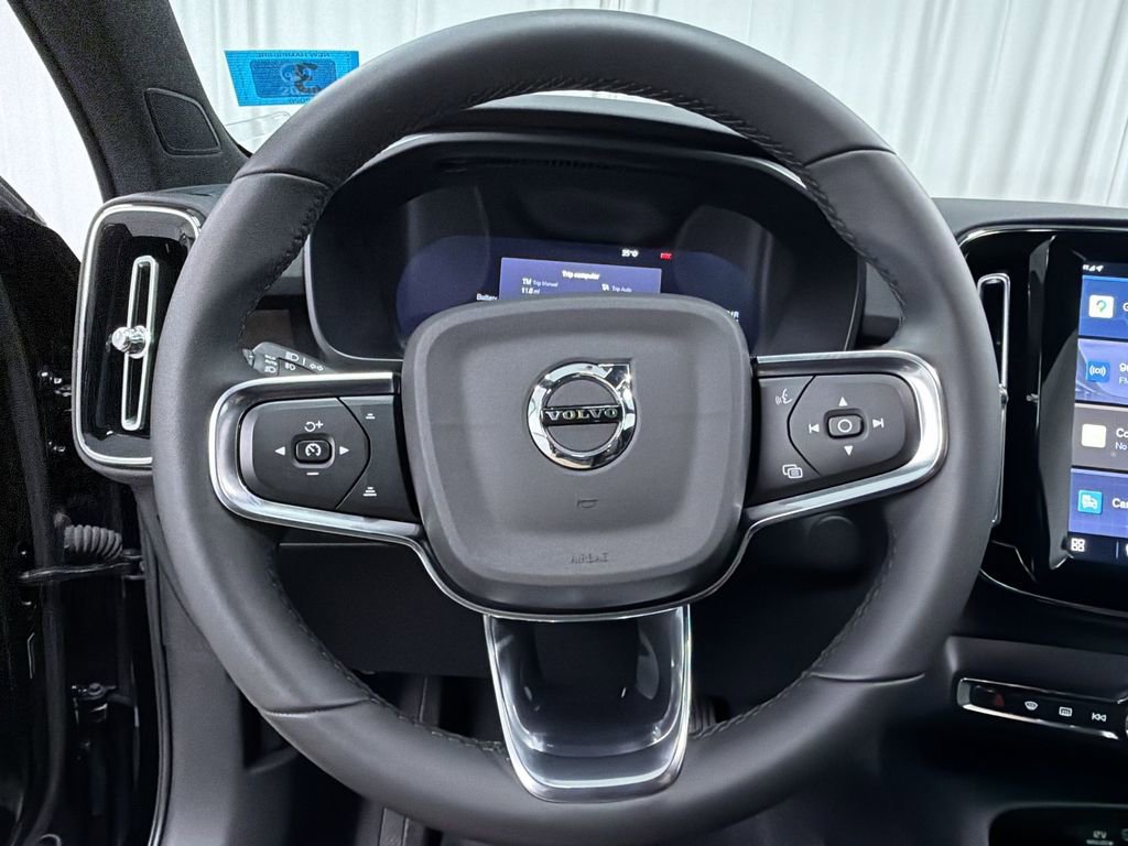Used 2023 Volvo XC40 Recharge Core image 24