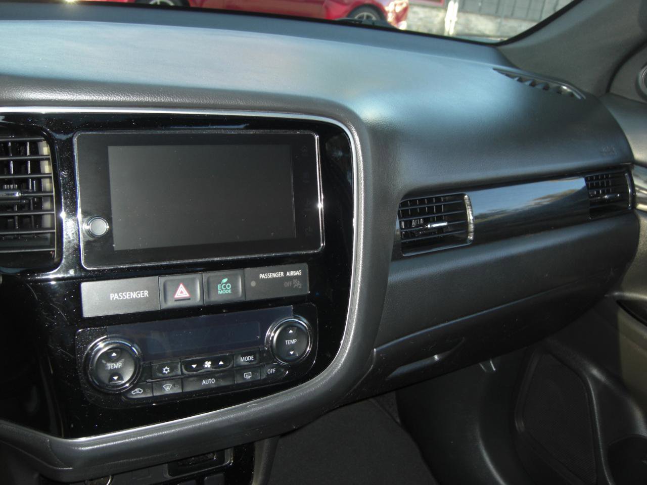 Used 2018 Mitsubishi Outlander LE FWD image 14
