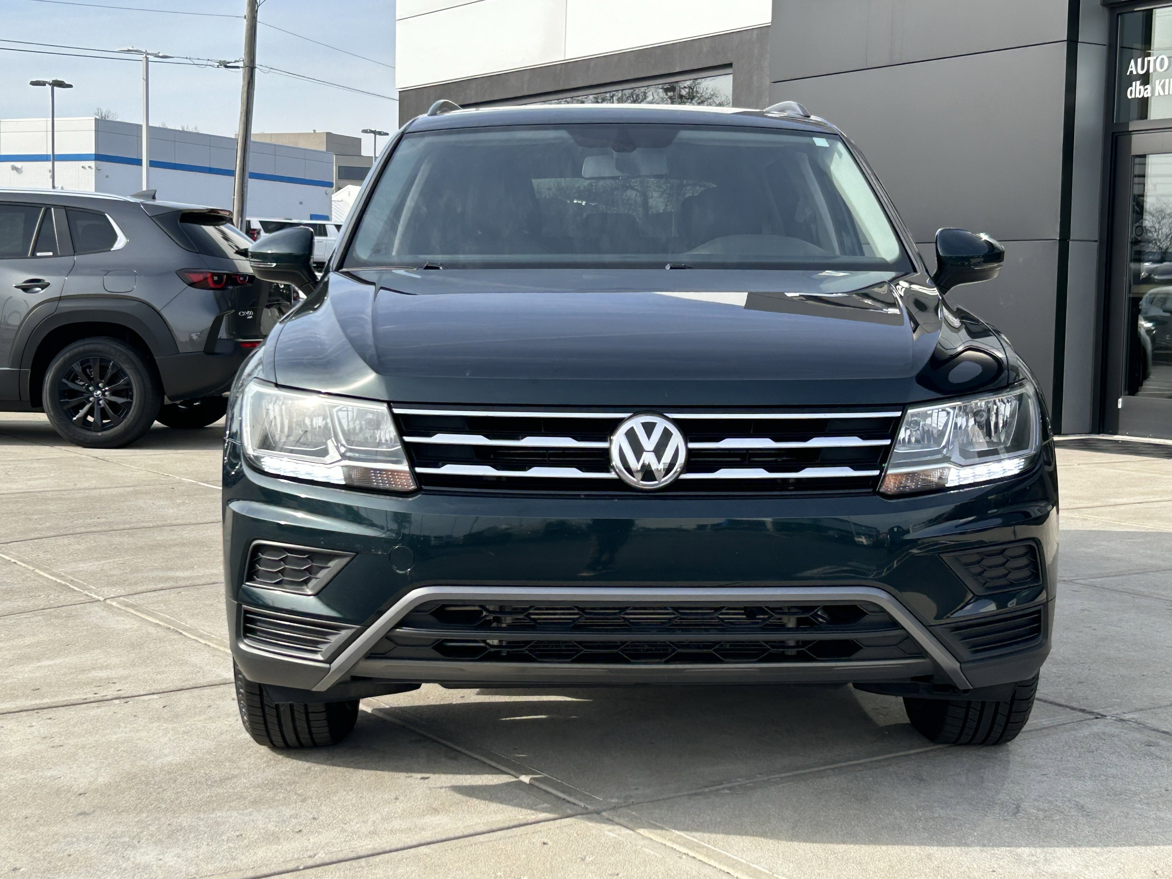 Used 2019 Volkswagen Tiguan SE w/ Panoramic Sunroof Package image 2