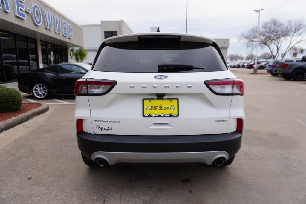 Certified 2022 Ford Escape Titanium image 5