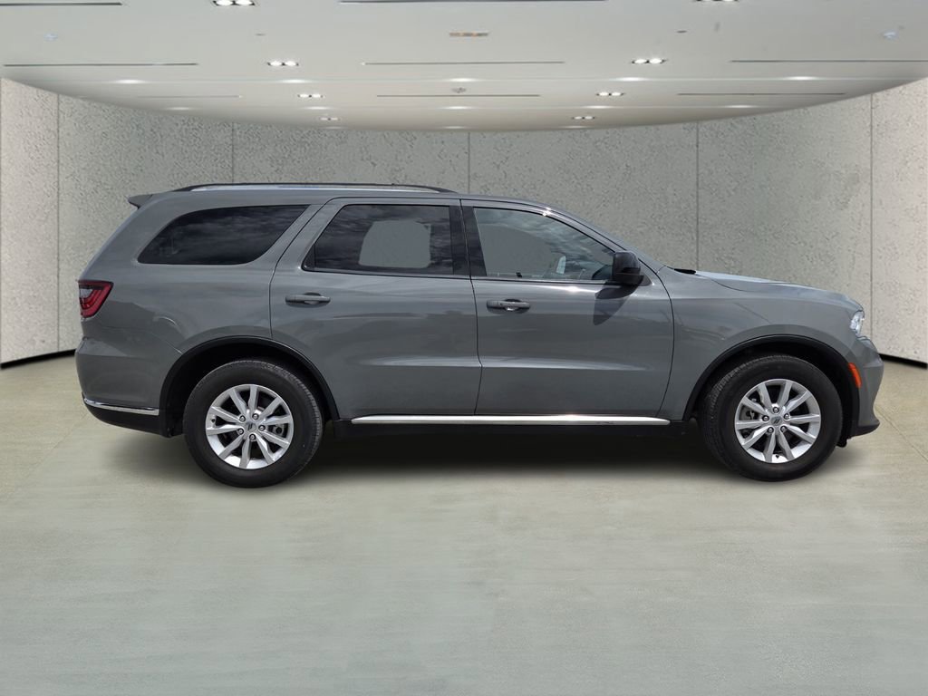 Used 2023 Dodge Durango SXT image 2