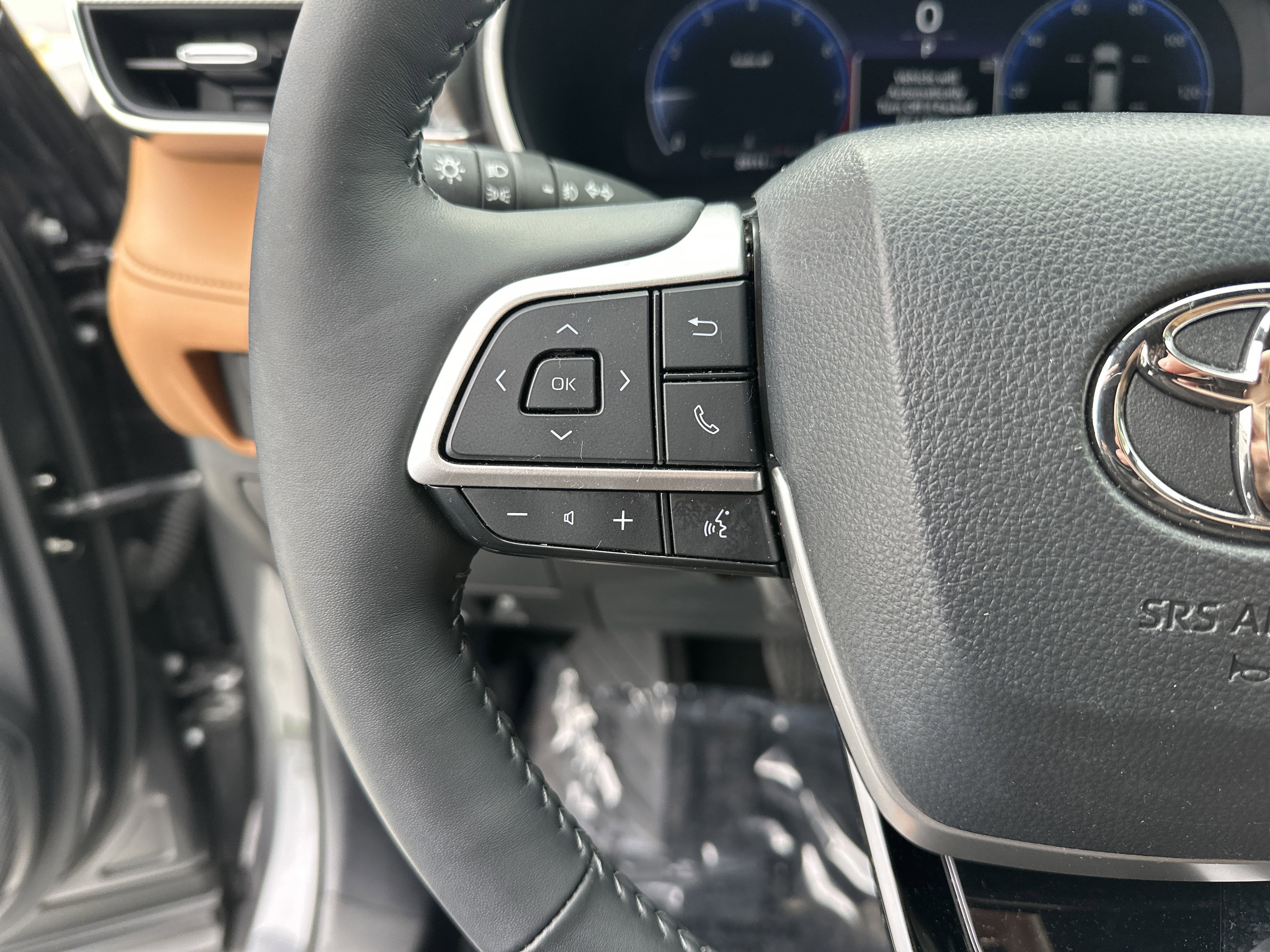 Used 2024 Toyota Highlander Platinum image 19