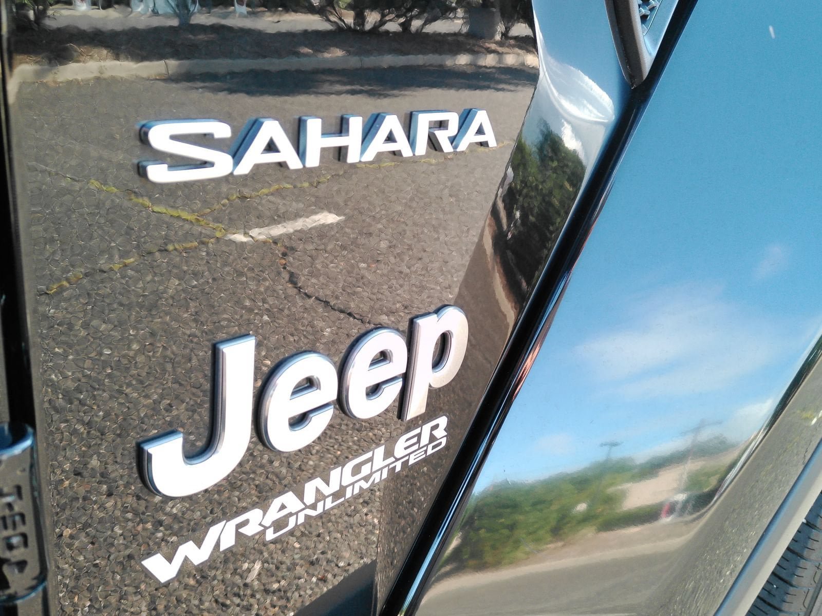 Used 2022 Jeep Wrangler Unlimited Sahara w/ LED Lighting Group AWD/4WD image 34
