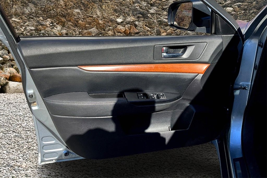 Used 2013 Subaru Outback 2.5i Limited w/ Moonroof Pkg image 19