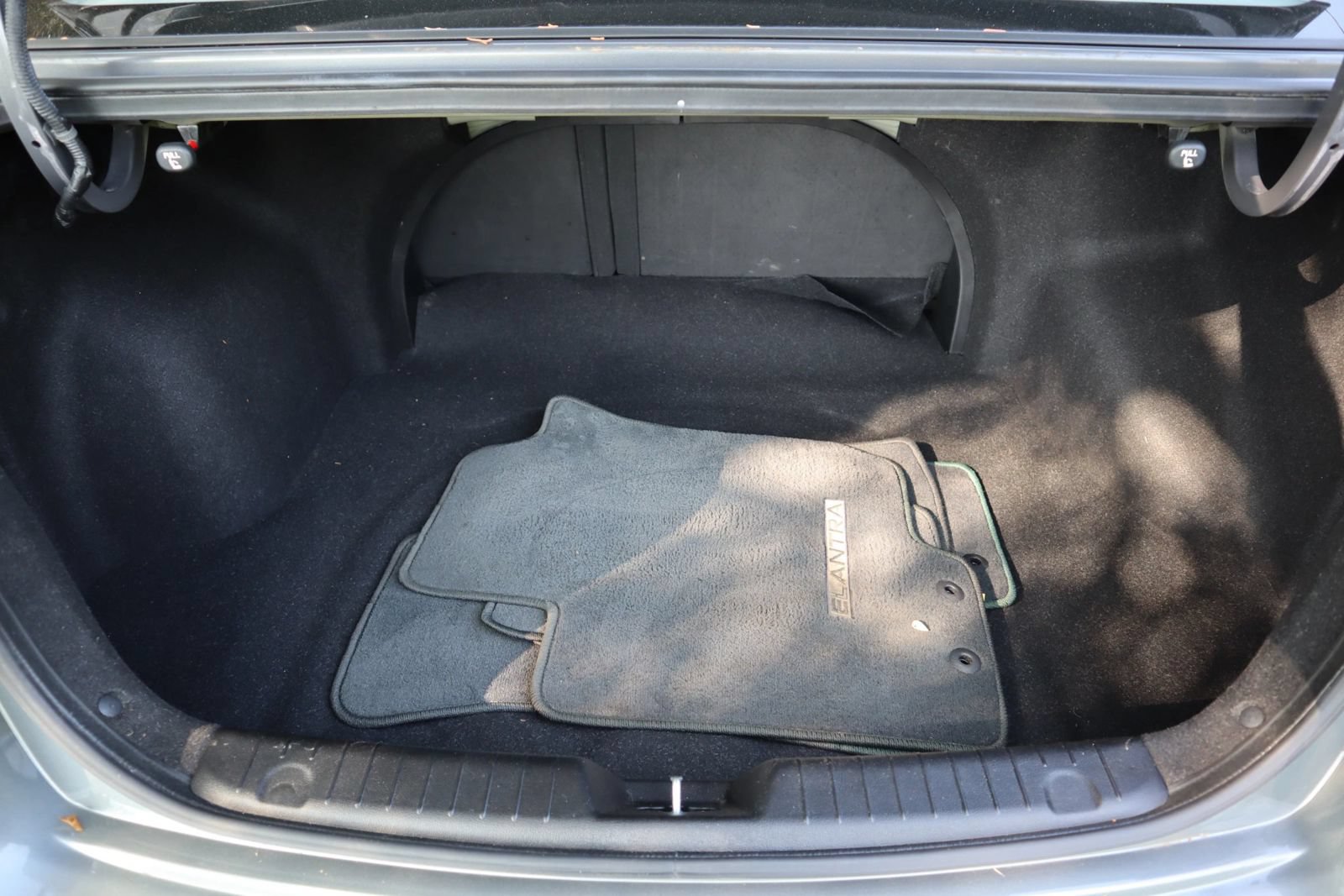 Used 2010 Hyundai Elantra GLS FWD image 12