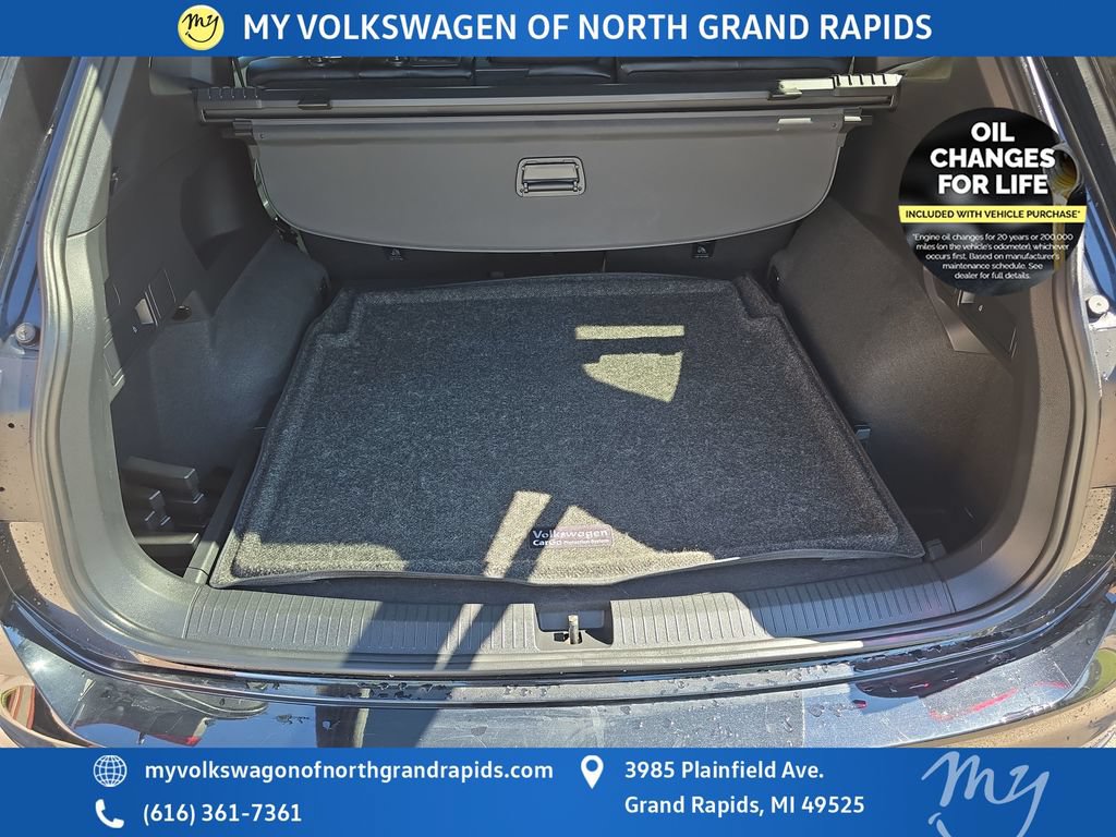Used 2024 Volkswagen Tiguan SE R-Line AWD/4WD image 39