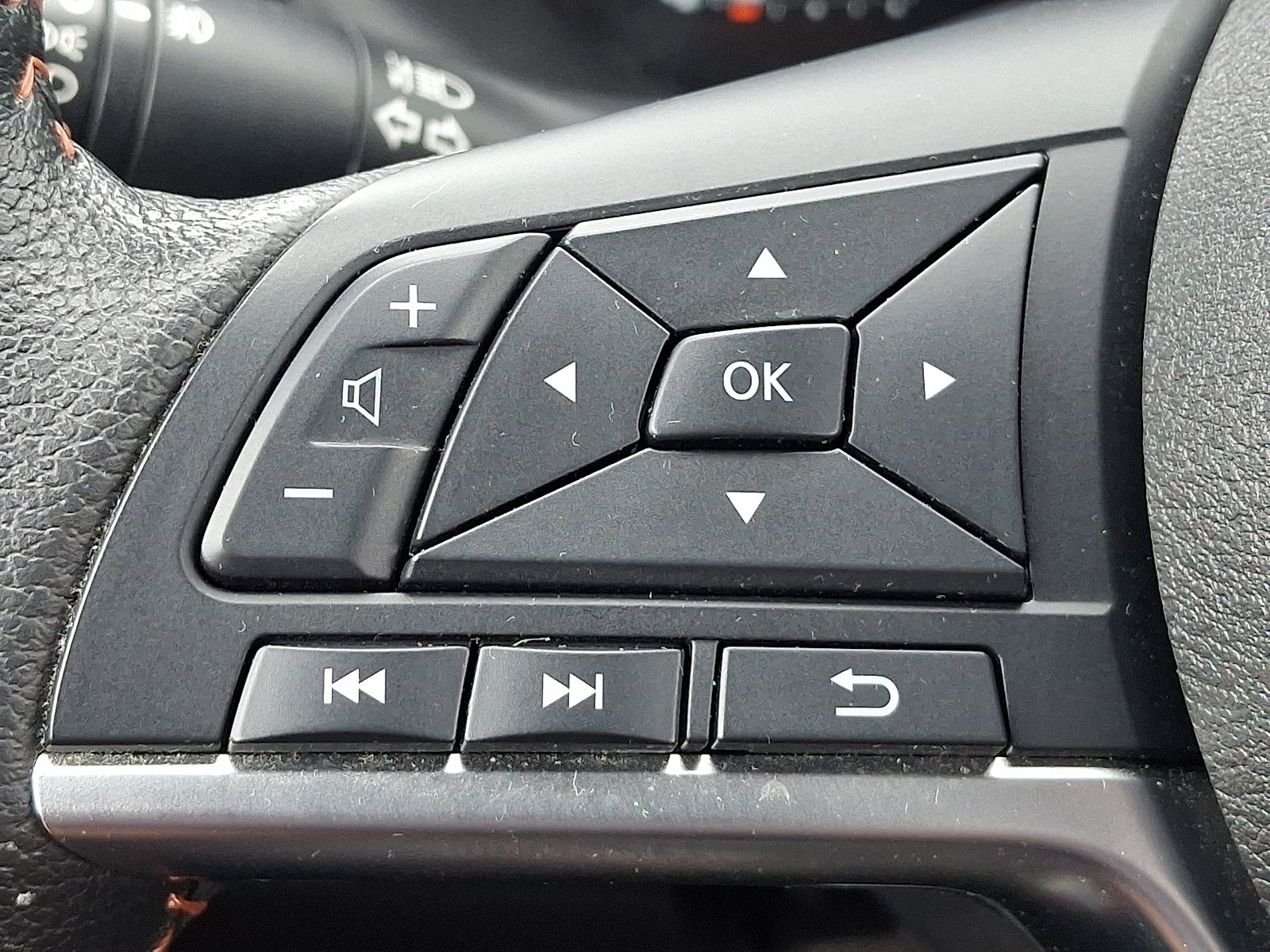 Certified 2024 Nissan Kicks SR w/ SR Premium Package FWD image 20