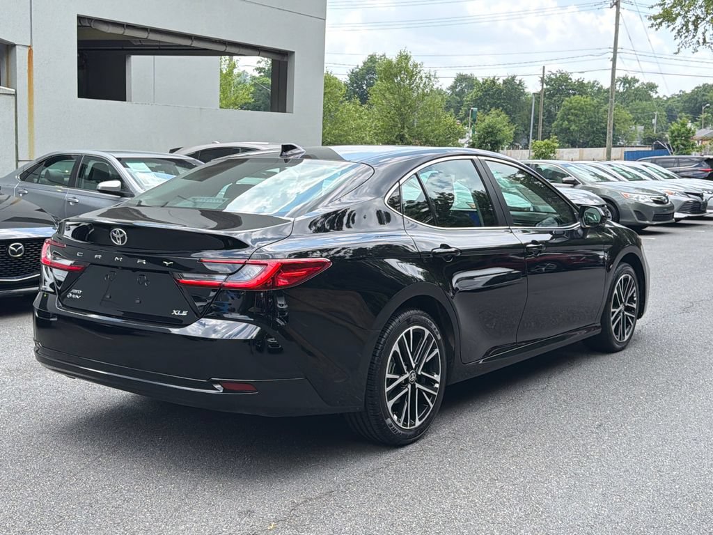 Used 2025 Toyota Camry XLE AWD/4WD image 4