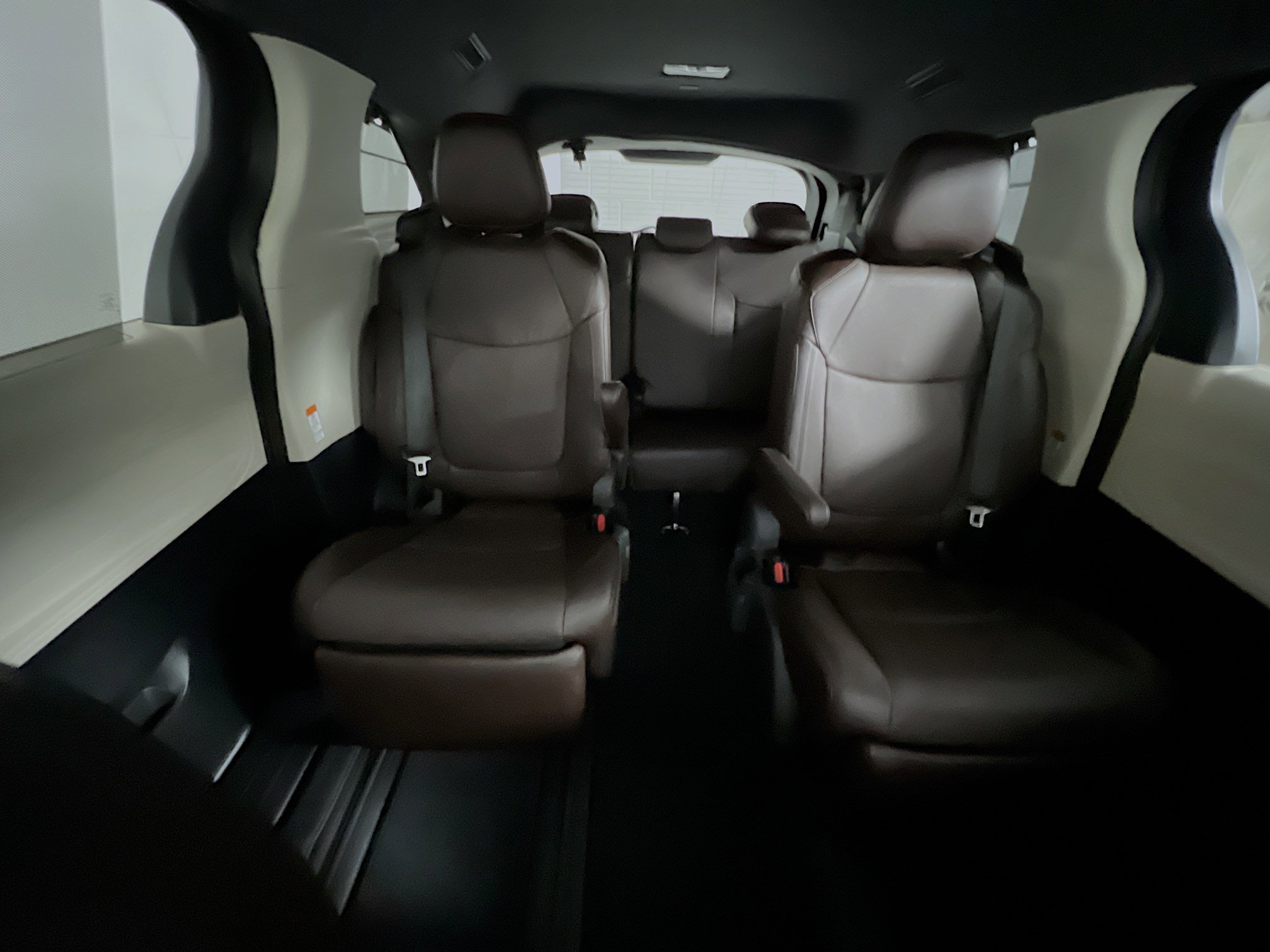 Used 2024 Toyota Sienna Platinum image 33