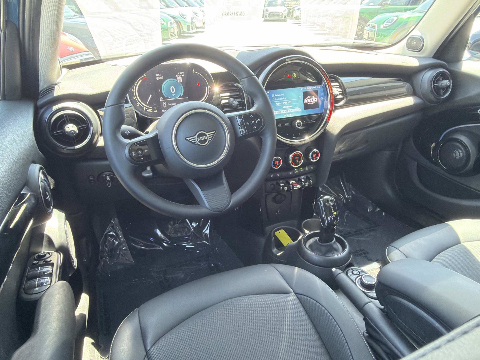 Used 2023 MINI Cooper 4-Door Hardtop w/ Premium Package FWD image 7