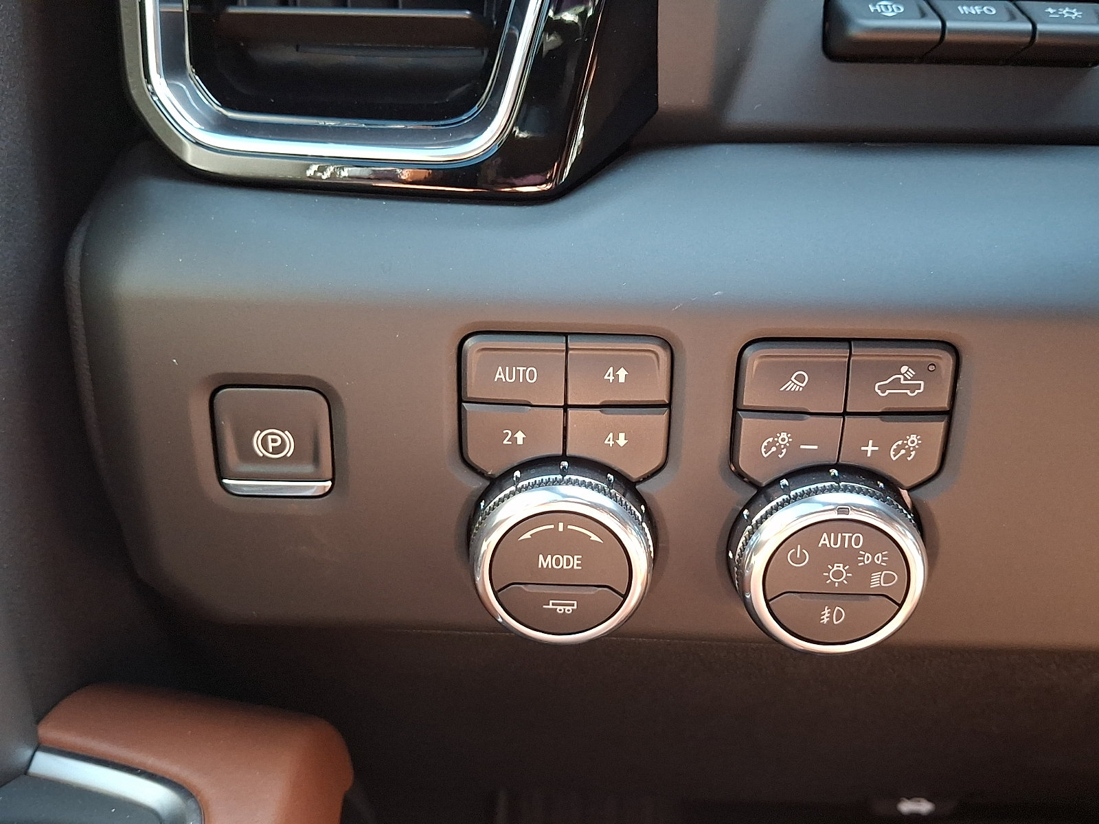 Certified 2025 GMC Sierra 2500 Denali Ultimate AWD/4WD image 24