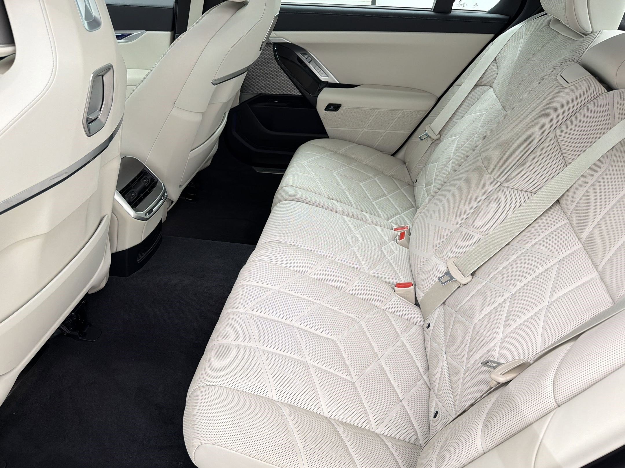 Certified 2023 BMW i7 xDrive60 AWD/4WD image 14