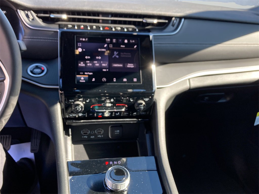 New 2025 Jeep Grand Cherokee L Altitude image 24