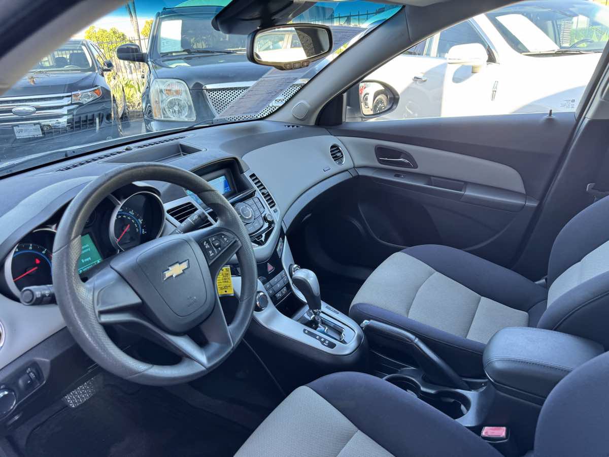 Used 2012 Chevrolet Cruze LS w/ Connectivity Package FWD image 31