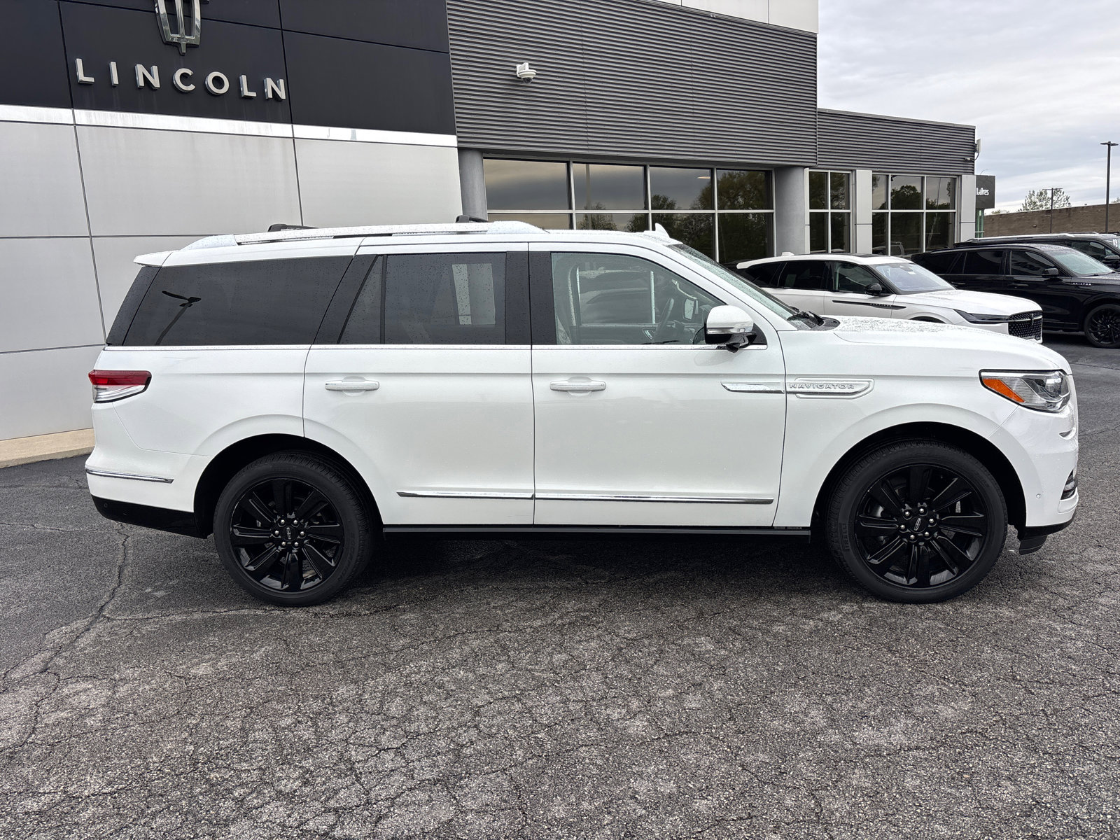 Certified 2023 Lincoln Navigator Reserve AWD/4WD image 8