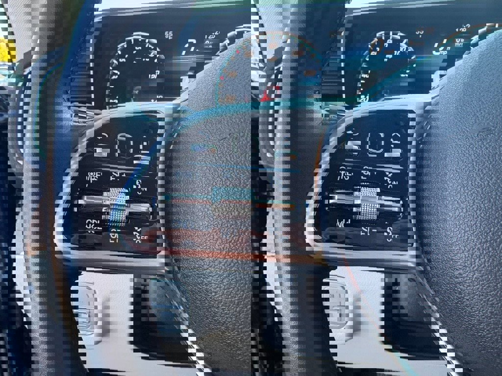 Used 2022 Mercedes-Benz GLE 350 4MATIC w/ Premium Package image 17