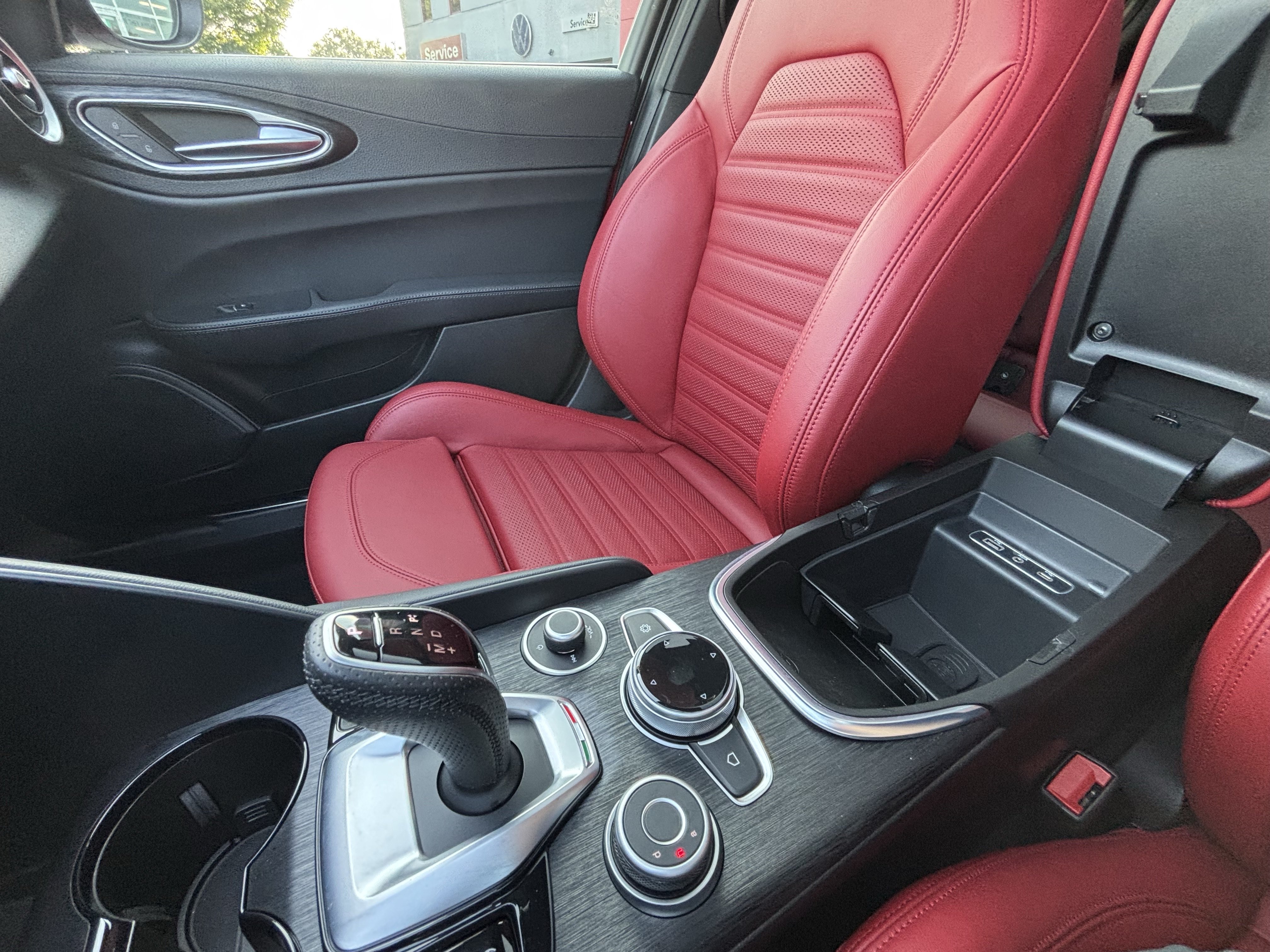 Certified 2024 Alfa Romeo Giulia Sprint RWD image 23