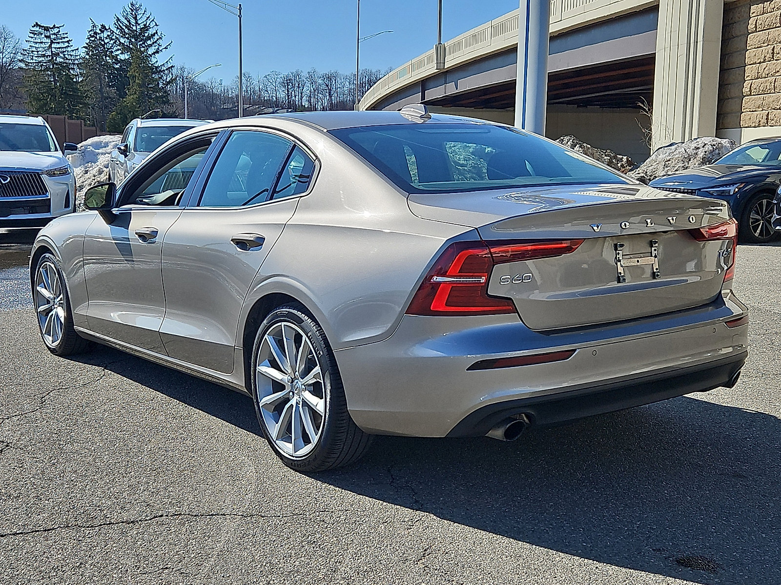 Used 2020 Volvo S60 T6 Momentum w/ Protection Package image 6