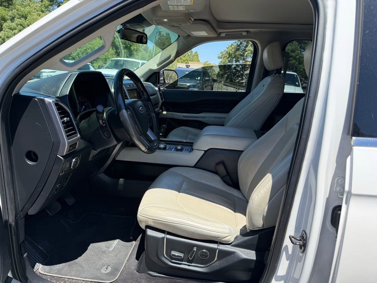 Used 2019 Ford Expedition Platinum AWD/4WD image 11
