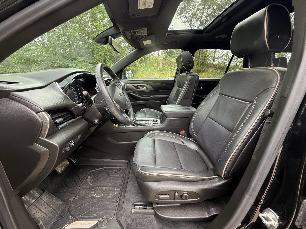 Used 2022 Chevrolet Traverse Premier w/ Redline Edition image 8