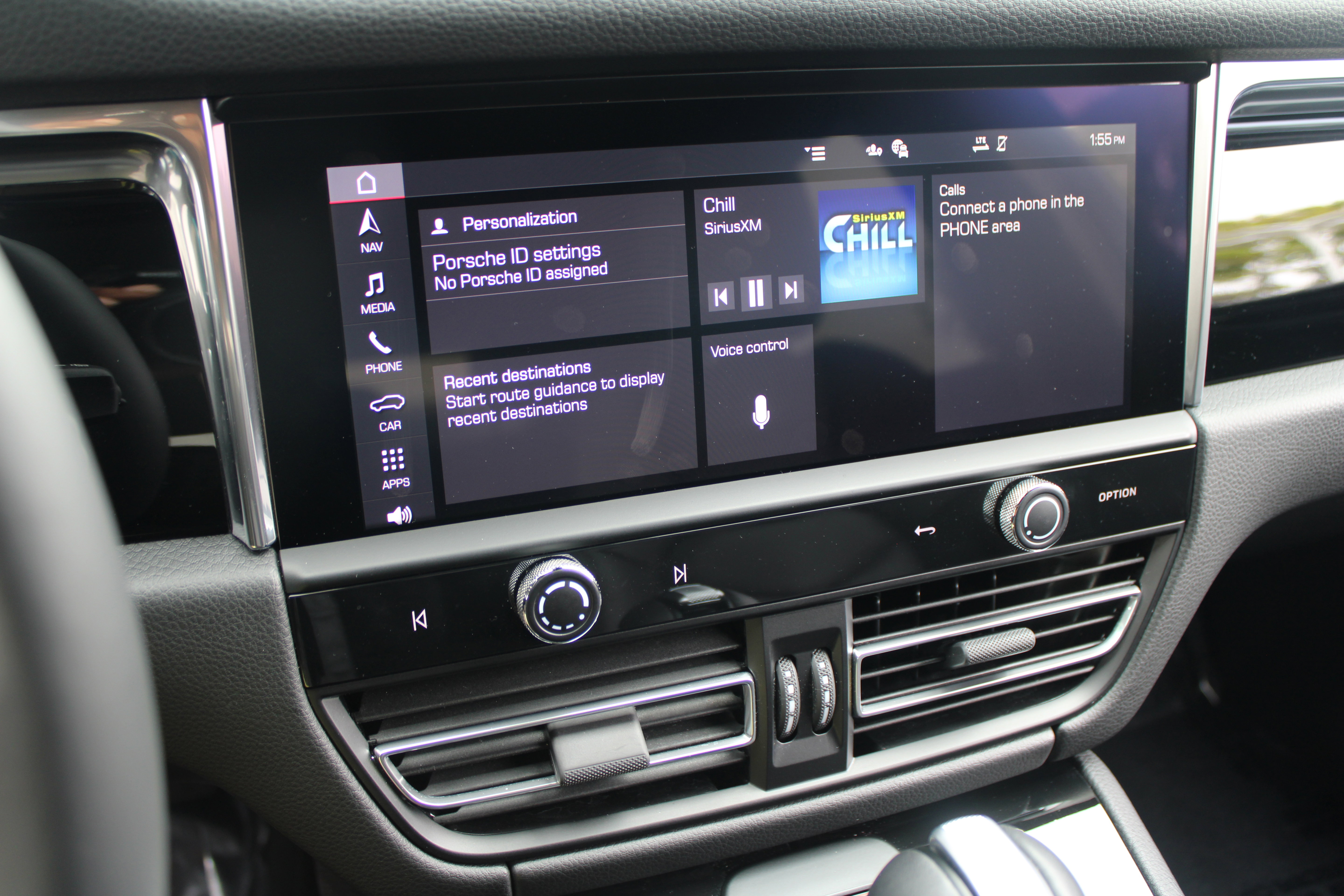 Certified 2026 Porsche Macan Turbo AWD/4WD image 22