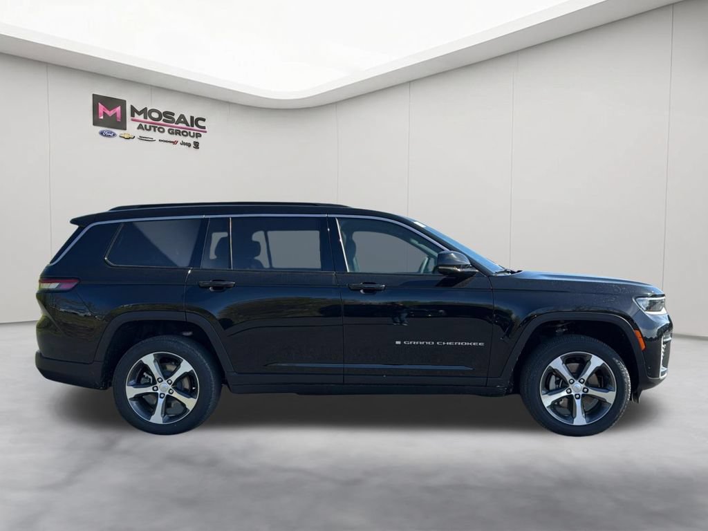 New 2026 Jeep Grand Cherokee L Limited w/ Luxury Tech Group II AWD/4WD image 8