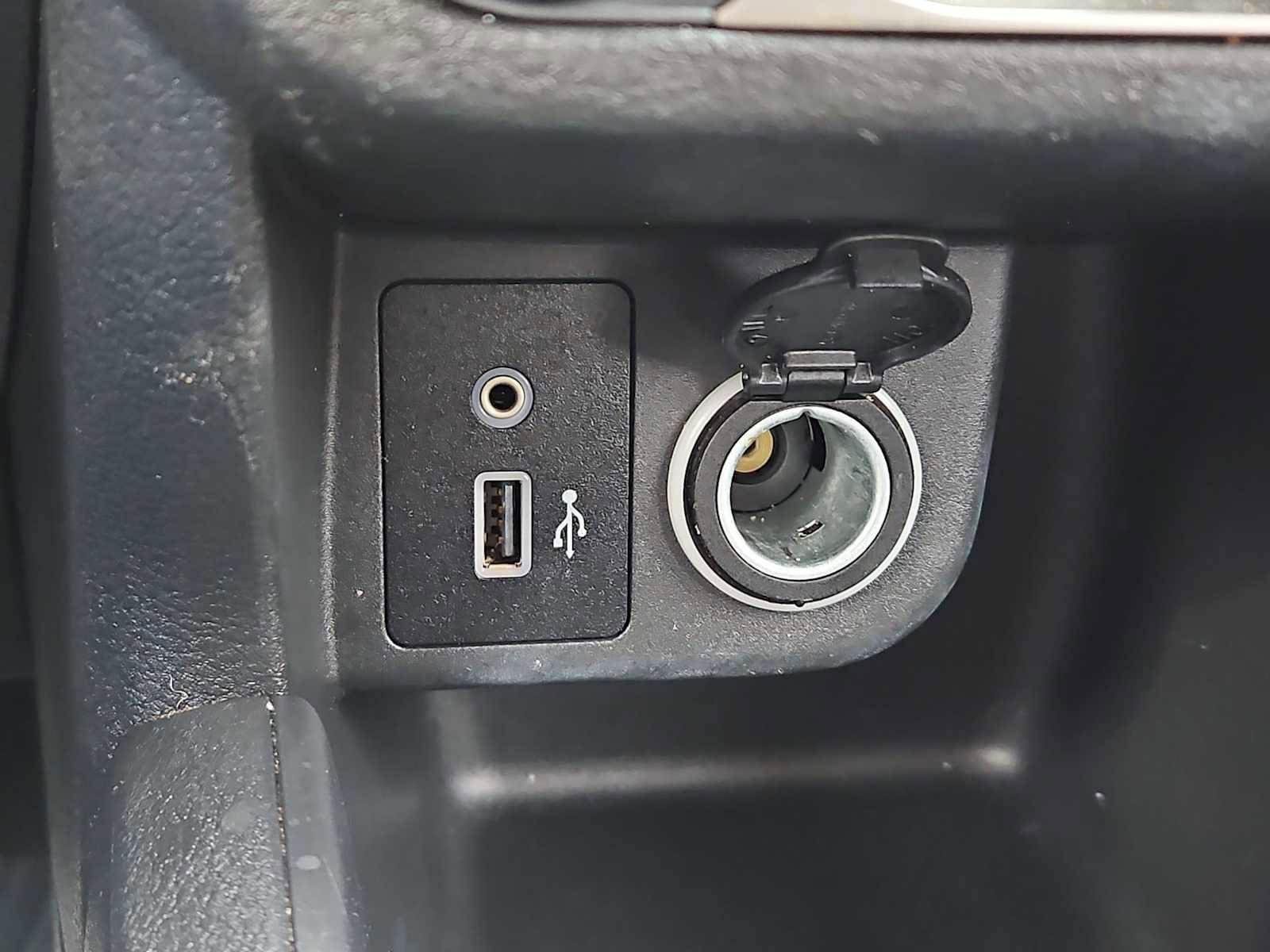 Used 2023 Nissan Kicks S image 28