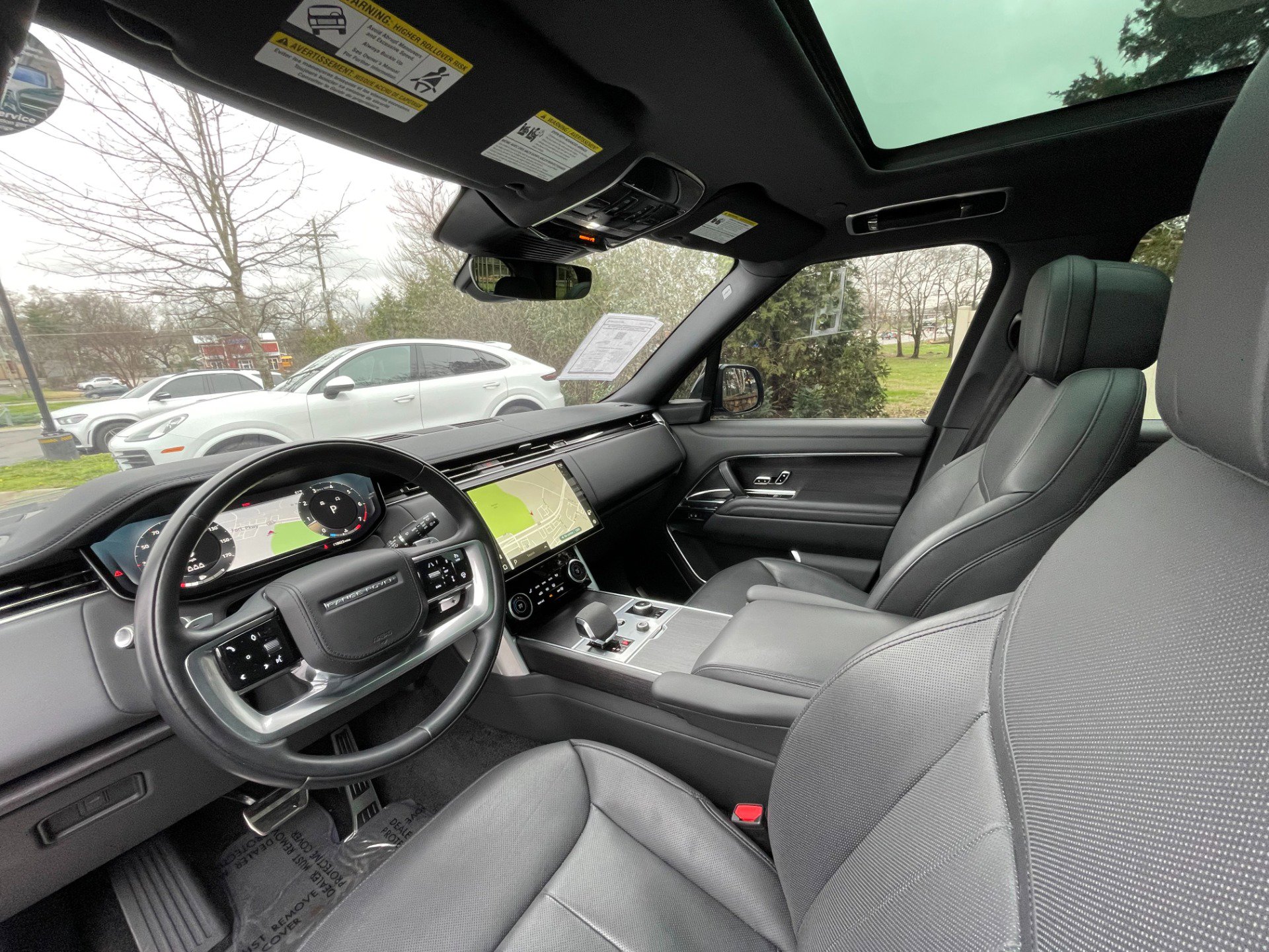 Used 2023 Land Rover Range Rover SE image 11