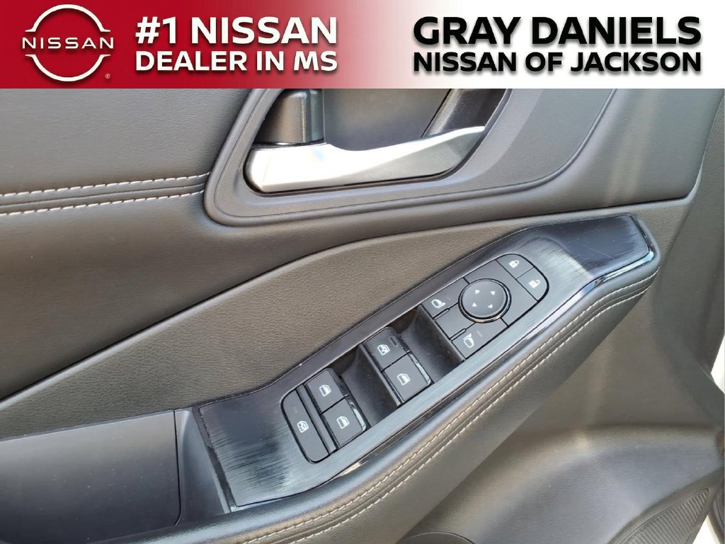 Used 2023 Nissan Rogue SV w/ SV Premium B Package FWD image 12